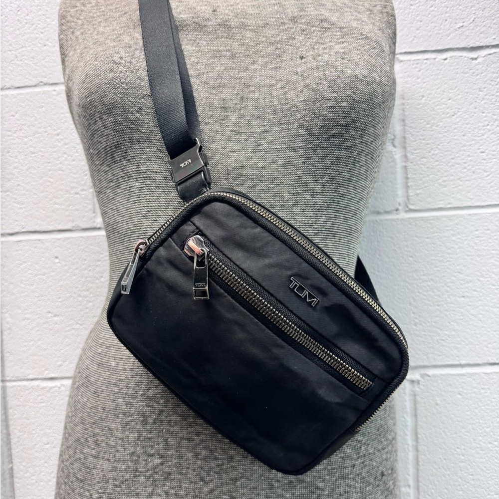 Tumi VOYAGEUR
Sedona Crossbody/Sling